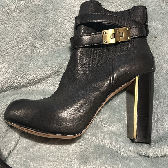 BCBG Black Leather Booties With Wrap Buckle Detail-NWT-Sz 8.5 - Picture 4 of 12